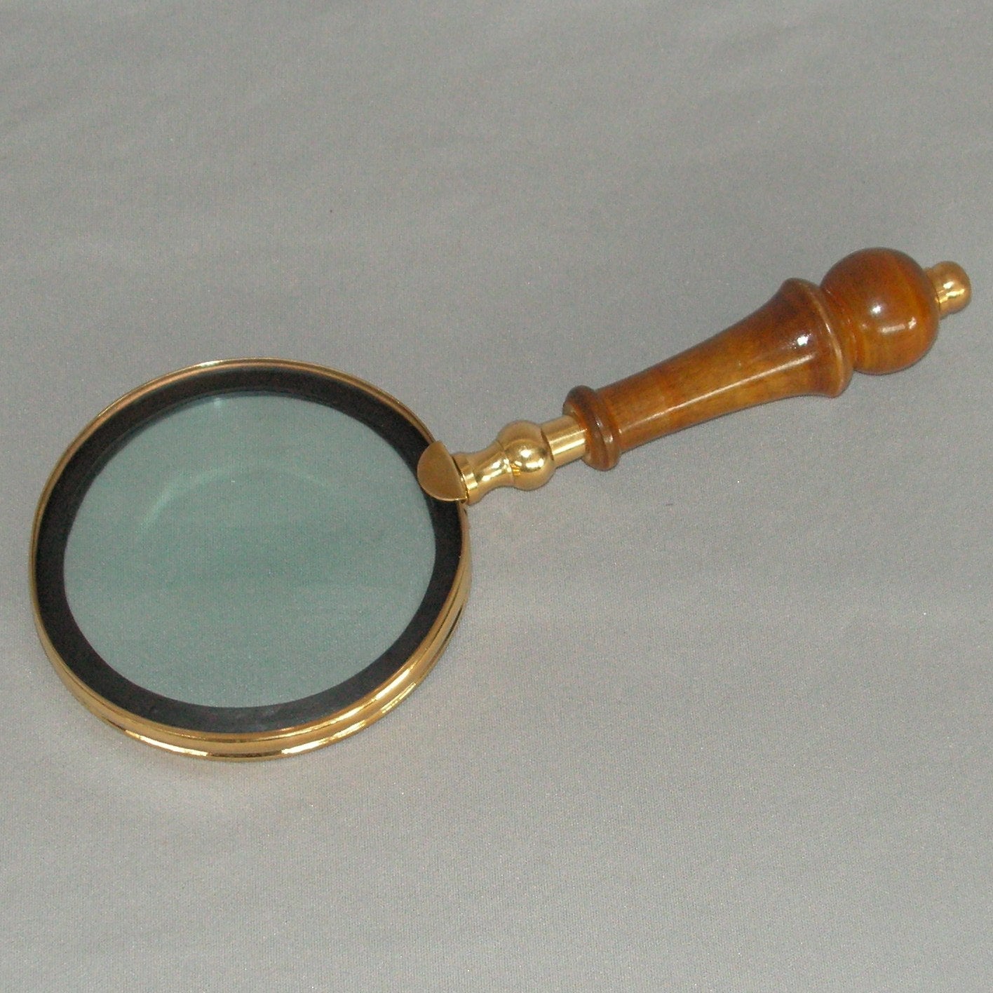 Magnifying glass with wood handle
