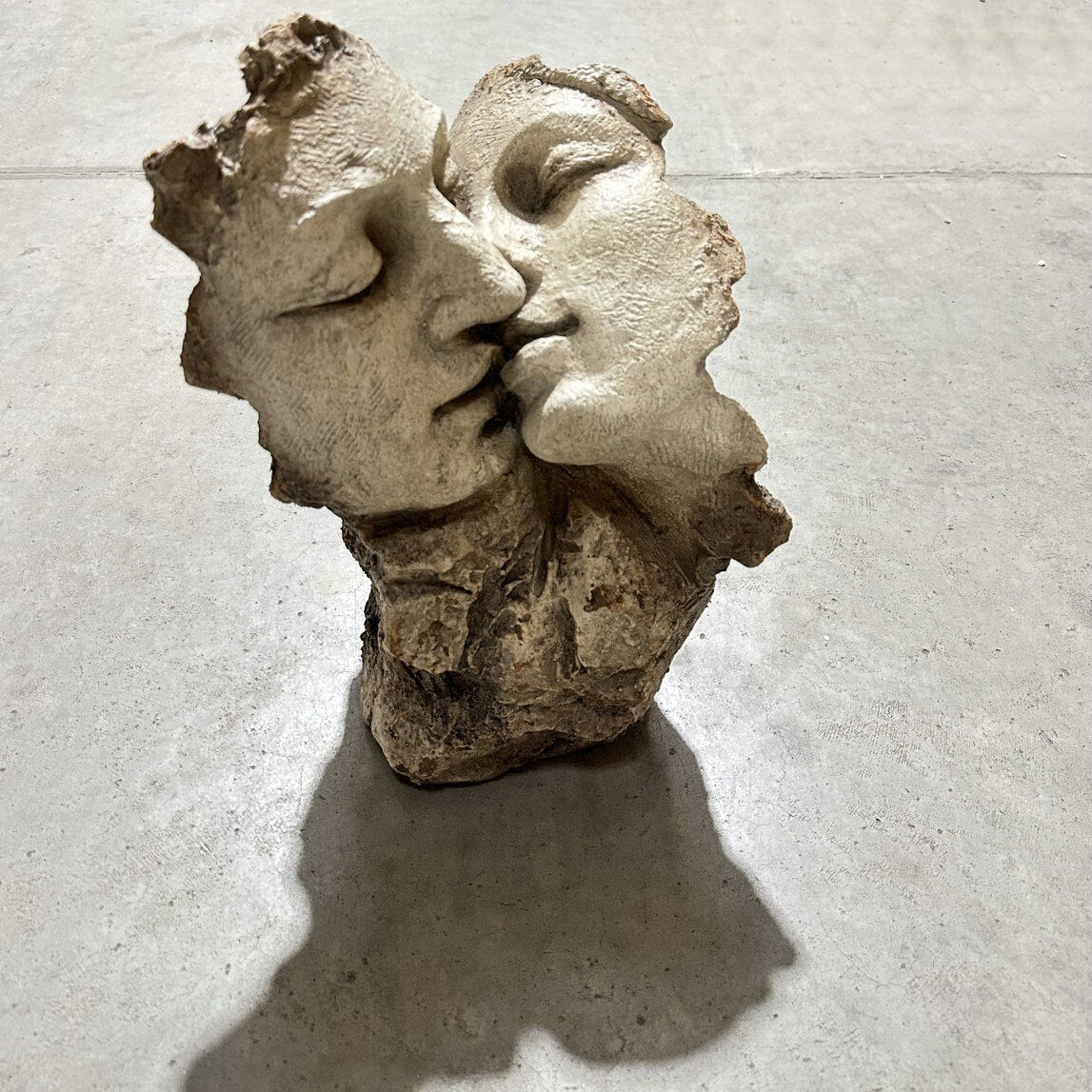Sculpture - Vintage Kissing Heads