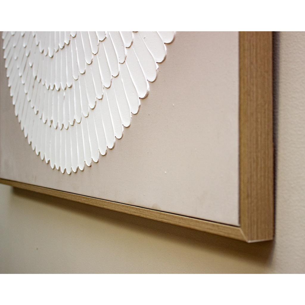 Framed Rippled Circle-White 100cm x 100cm